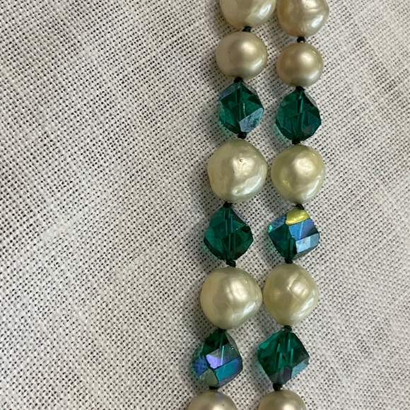 Vintage Jewelry Set by Vogue - Picture 10 of 11